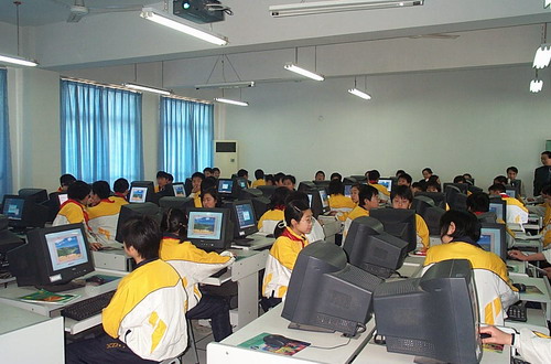 中华中学科技活动中心和机器人实验室