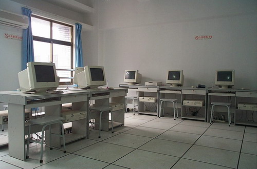 中华中学科技活动中心和机器人实验室