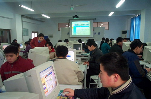 中华中学科技活动中心和机器人实验室
