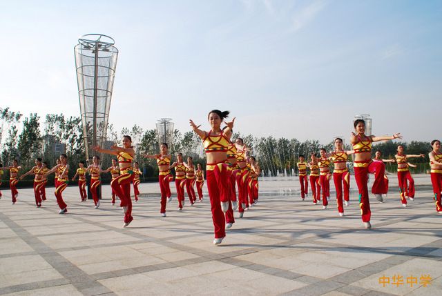中华中学健美操队参加南京申办青奥会拍摄