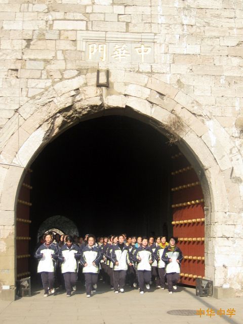 中华中学学生志愿者参加南京申办青奥会拍摄