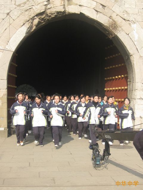 中华中学学生志愿者参加南京申办青奥会拍摄