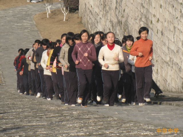 中华中学学生志愿者参加南京申办青奥会拍摄