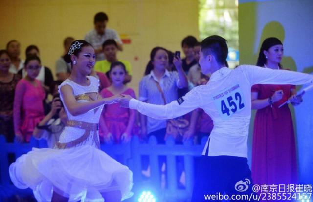我校在市体育舞蹈比赛中获高中团体第一及优秀组织奖