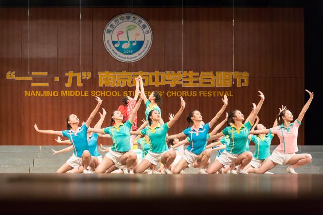 我校在“一二•九”南京市中学生合唱节比赛中获特等奖