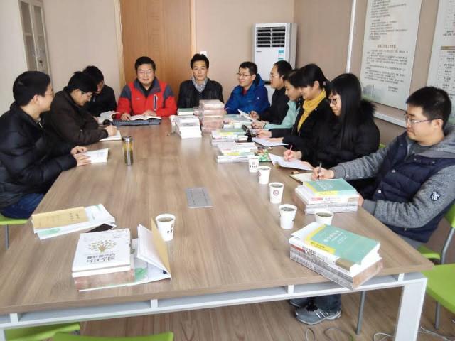 特级教师、教授级高级教师张松年老师来我校为市数学名师工作室开设讲座