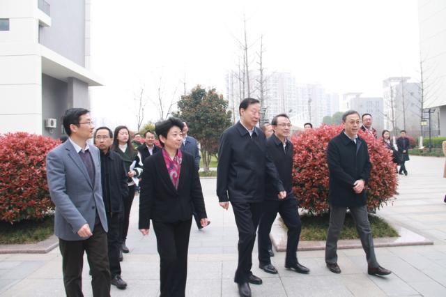 江苏省委书记罗志军一行到我校调研
