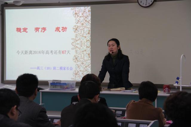 我校家长开放日活动吸引千余家长，成人仪式学生与父母共跨成人门