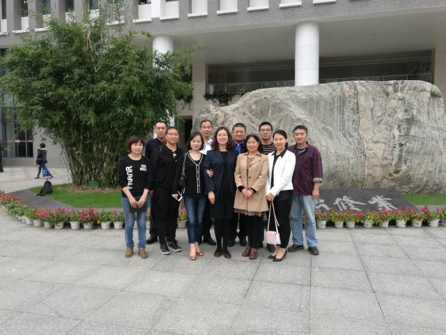 委员们合影 委员们合影