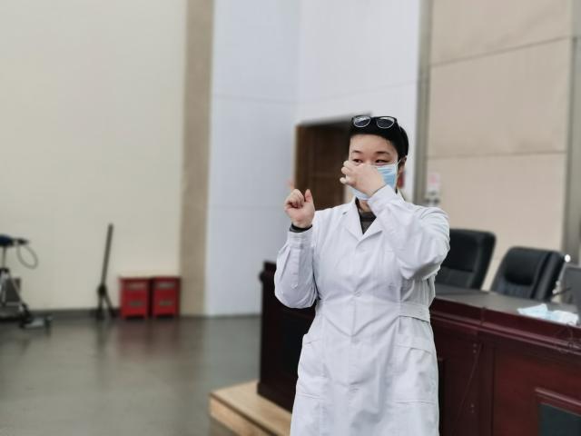 张颢珏医生给大家培训如何正确戴口罩 张颢珏医生给大家培训如何正确戴口罩