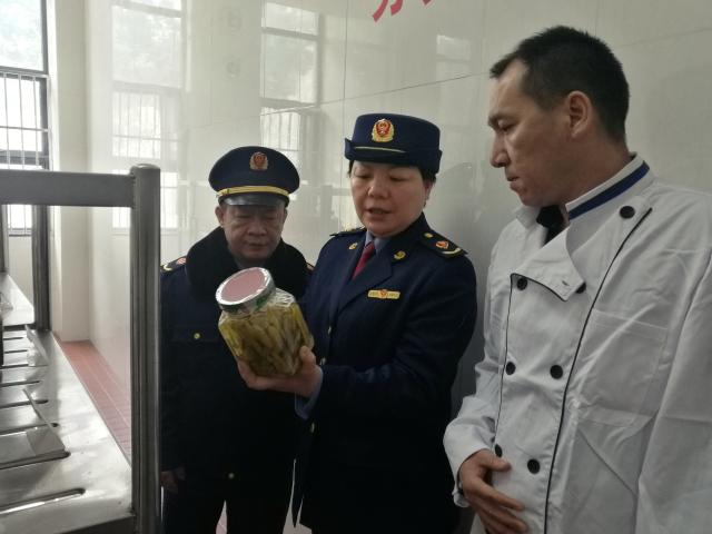 严把食材进货关 严把食材进货关