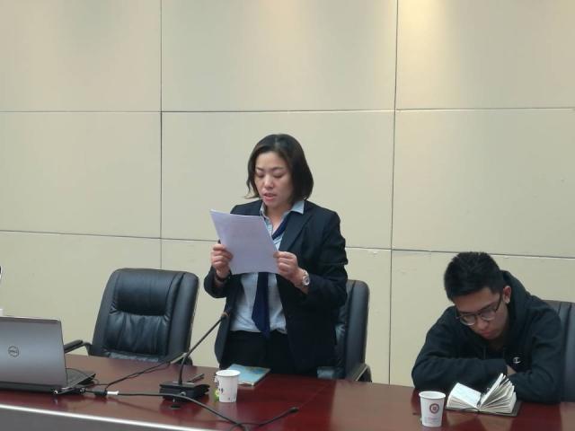 二楼食堂主管何红华汇报食堂工作 二楼食堂主管何红华汇报食堂工作