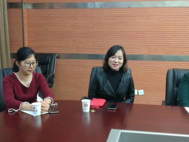 原高三家长委员陈晓红女士发言 原高三家长委员陈晓红女士发言
