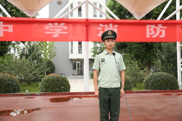 建邺区消防大队兴隆中队宋纪凯队长对本次演练进行点评 建邺区消防大队兴隆中队宋纪凯队长对本次演练进行点评