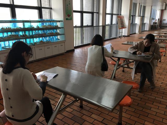 委员们在认真记录检查中发现的问题 委员们在认真记录检查中发现的问题