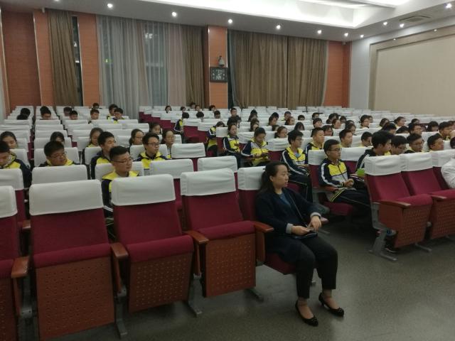 负责组织的南京市卫保所王倩主任也来到现场 负责组织的南京市卫保所王倩主任也来到现场